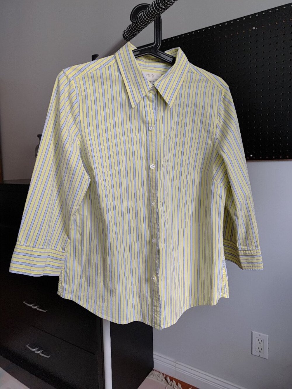Izod women's long sleeve button down shirt size L color yellow with grey stripes